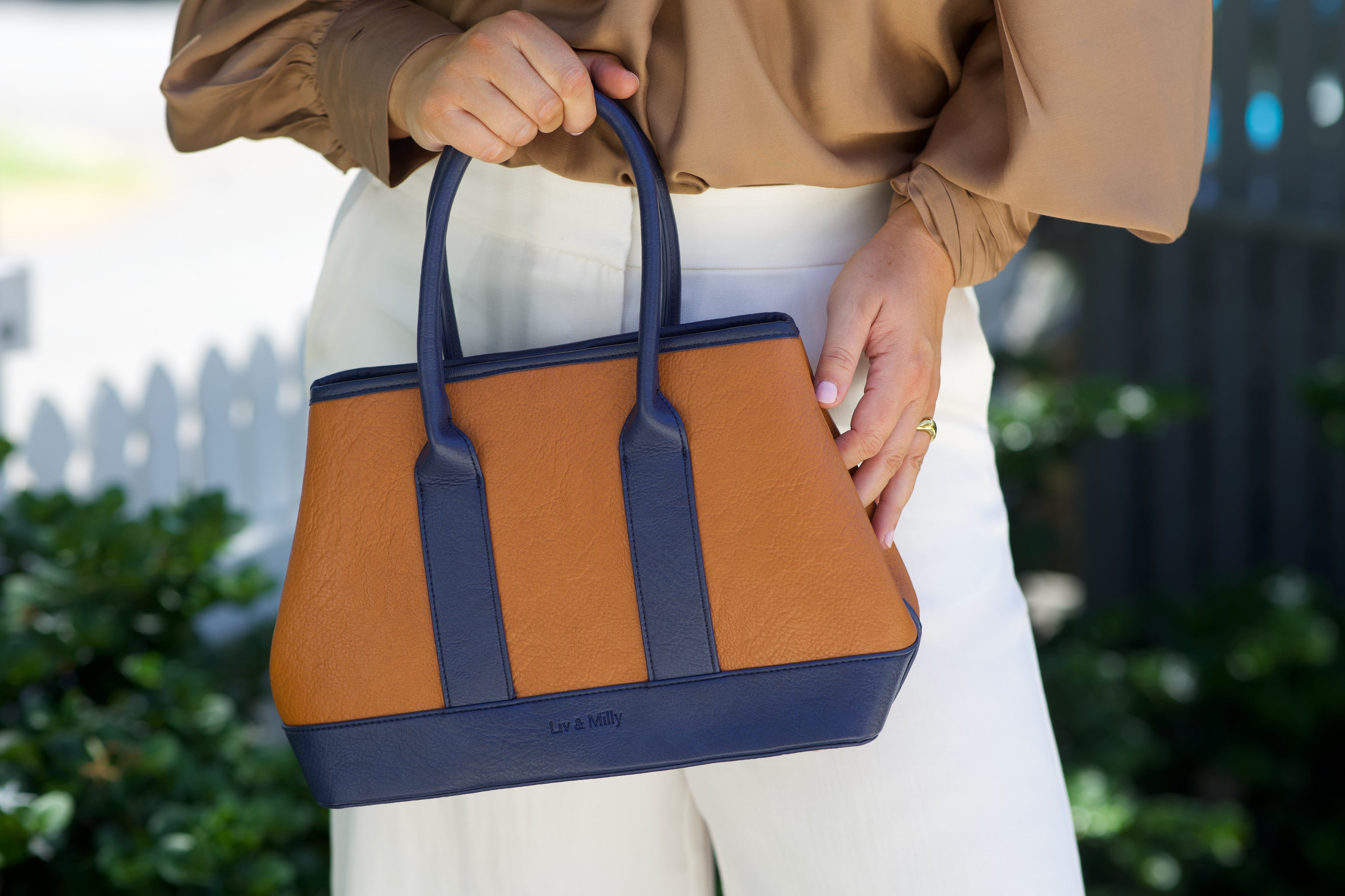 Harriet - Tan/Navy