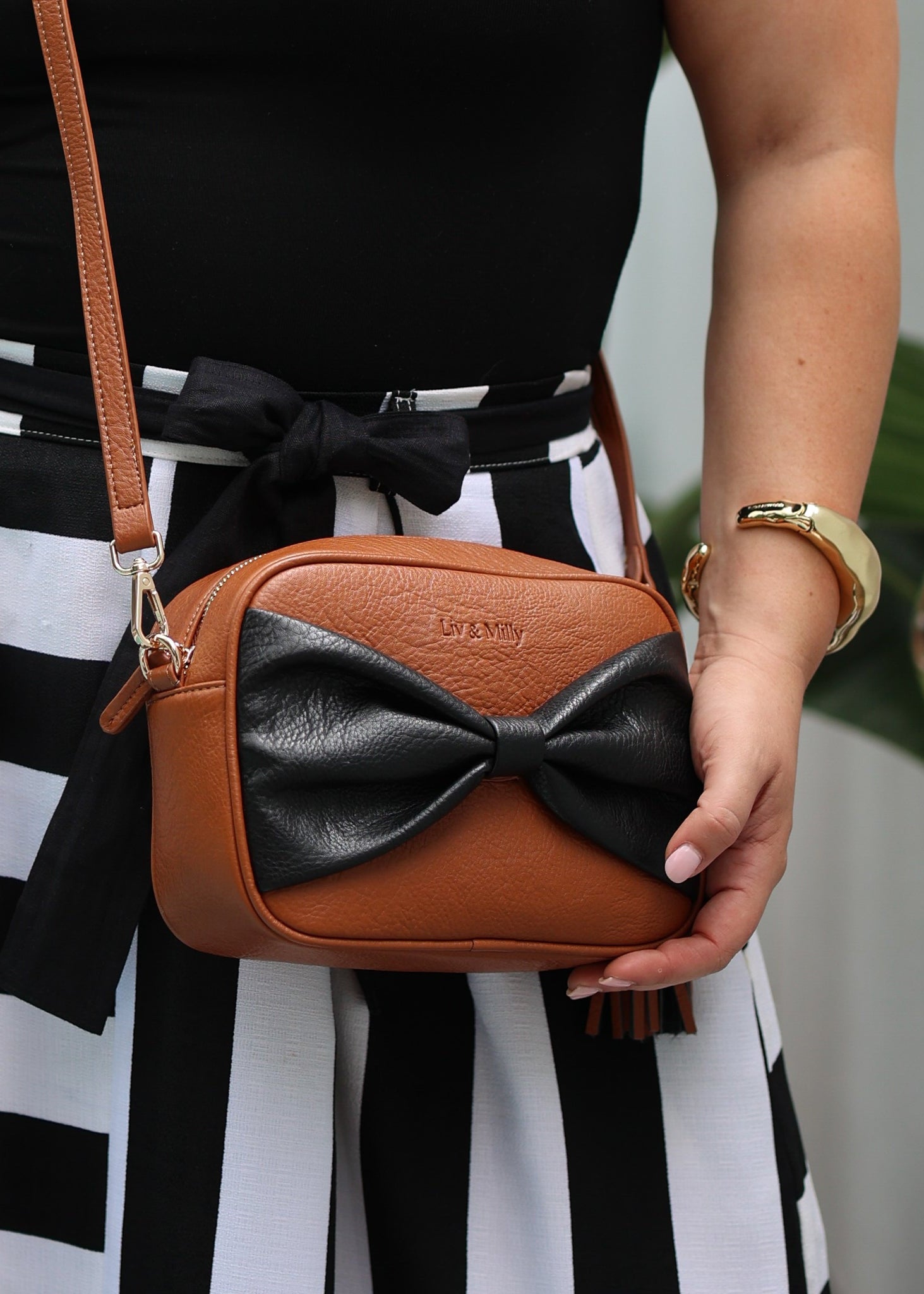 Sally with a Bow - Tan/Black
