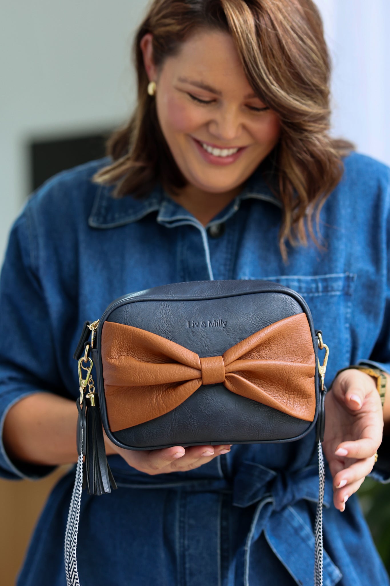 Sally with a Bow - Navy/Tan